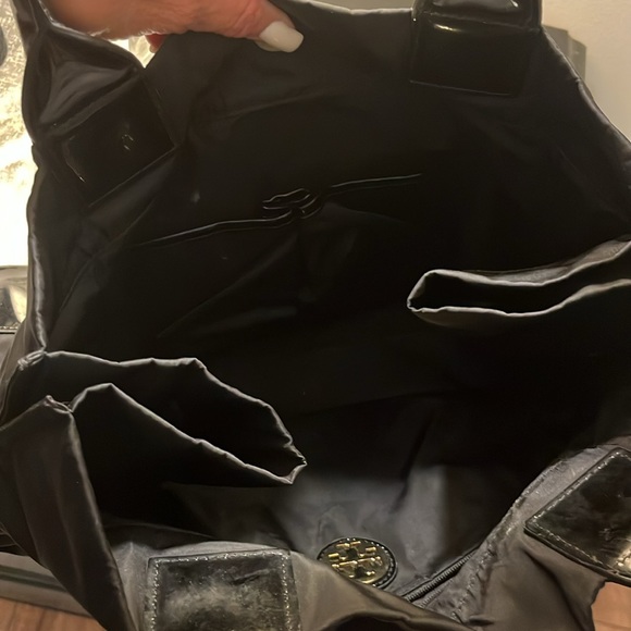 Tory Burch, black bag, not leather, more of a synthetic - Picture 2 of 2